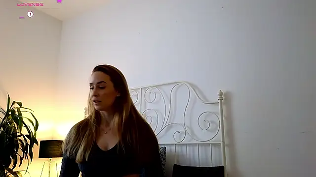 Snapshot of Ginnybabe_ chatting on December 9, 2024, 11:36 am Ginnybabe  online show from December 9, 2024, 11:36 am