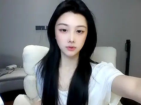 SylvieMaya online show from June 12, 2026, 4:39 pm