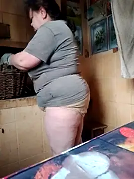 Snapshot of oksana72 chatting on February 15, 2026, 7:16 am oksana72 online show from February 15, 2026, 7:16 am