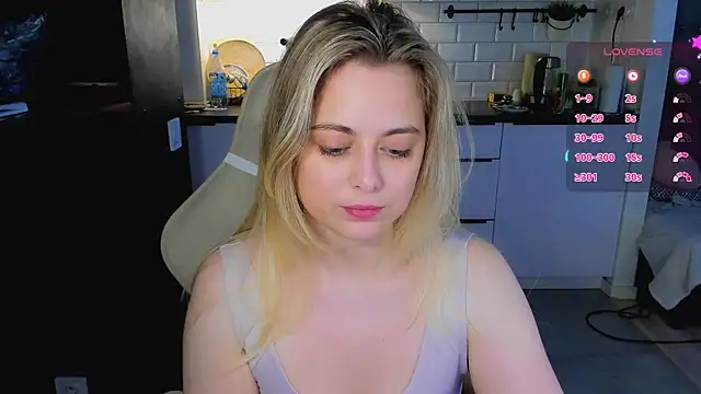 Snapshot of blonde_kellyy chatting on June 17, 2026, 2:14 am blonde kellyy online show from June 17, 2026, 2:14 am
