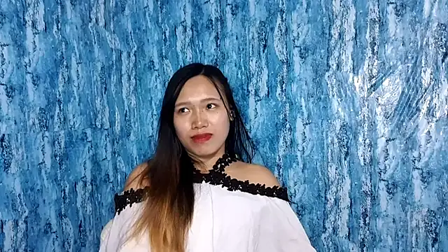 ZenaWojdak online show from June 11, 2026, 12:14 pm