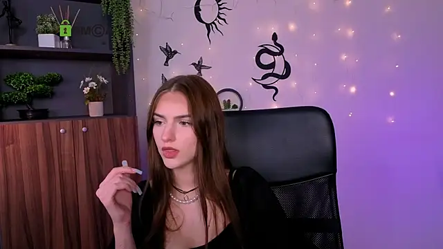 Snapshot of naomi_perl chatting on August 9, 2026, 9:14 am naomi perl online show from August 9, 2026, 9:14 am
