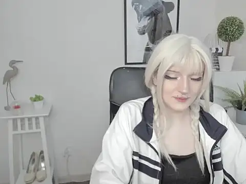 Snapshot of NikaDream chatting on July 6, 2026, 12:35 pm NikaDream online show from July 6, 2026, 12:35 pm