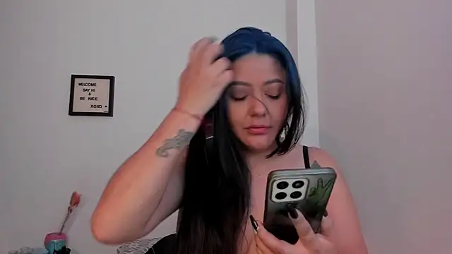 LauraToro  online show from March 5, 2026, 9:11 pm