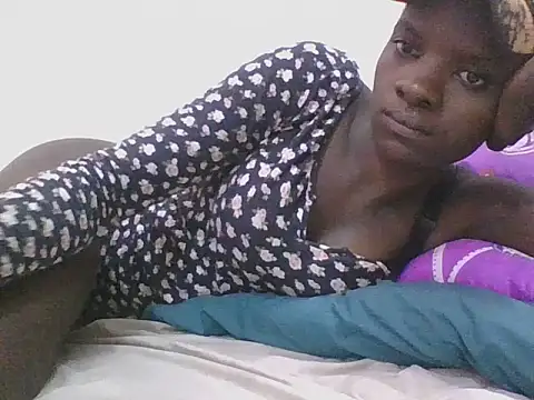 Snapshot of ebonypetite2 chatting on July 10, 2026, 4:39 am ebonypetite2 online show from July 10, 2026, 4:39 am
