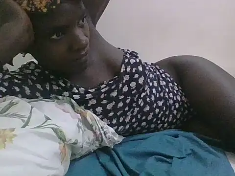Snapshot of ebonypetite2 chatting on July 13, 2026, 6:00 pm ebonypetite2 online show from July 13, 2026, 6:00 pm