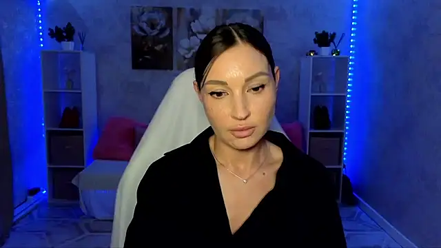 NikoleMills online show from July 6, 2026, 3:03 pm