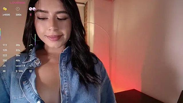 Isa vargas  online show from June 18, 2026, 11:31 pm