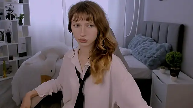 molly san  online show from June 18, 2026, 9:14 am