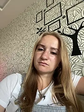 Snapshot of Emilia_kis chatting on June 11, 2026, 10:35 am Emilia kis online show from June 11, 2026, 10:35 am