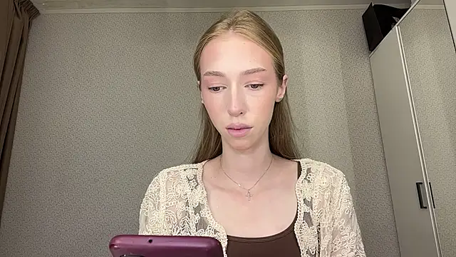 Snapshot of TraceyHowey chatting on July 28, 2026, 8:43 am TraceyHowey online show from July 28, 2026, 8:43 am