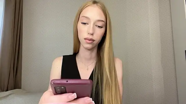 Snapshot of TraceyHowey chatting on July 28, 2026, 12:48 pm TraceyHowey online show from July 28, 2026, 12:48 pm