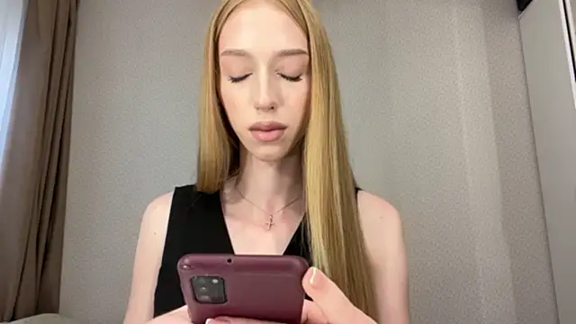 Snapshot of TraceyHowey chatting on July 28, 2026, 2:13 pm TraceyHowey online show from July 28, 2026, 2:13 pm