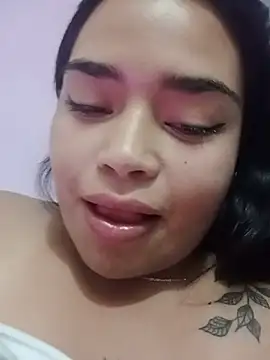 Snapshot of Violett_Cinnamon chatting on July 2, 2026, 2:22 am Violett Cinnamon online show from July 2, 2026, 2:22 am