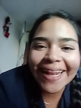 Snapshot of Violett_Cinnamon chatting on July 28, 2026, 10:42 pm Violett Cinnamon online show from July 28, 2026, 10:42 pm