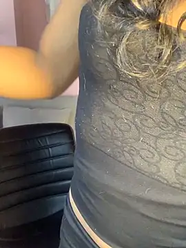 Snapshot of Tu_Negrita_Hot chatting on June 10, 2026, 5:12 pm Tu Negrita Hot online show from June 10, 2026, 5:12 pm