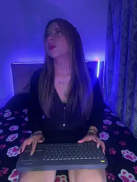 Snapshot of AuraMist_Gold chatting on July 7, 2026, 1:59 pm AuraMist Gold online show from July 7, 2026, 1:59 pm