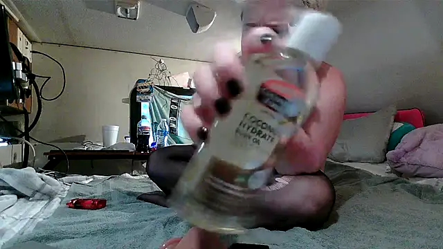 lillyannn321 online show from June 14, 2026, 5:48 pm