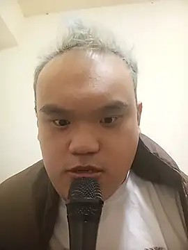 hank820927 online show from June 12, 2026, 7:13 pm
