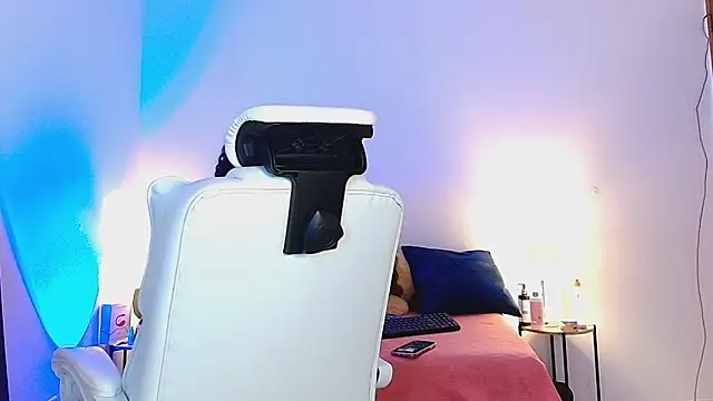 Snapshot of Isabella_Sophia19 chatting on June 29, 2026, 12:28 am Isabella Sophia19 online show from June 29, 2026, 12:28 am