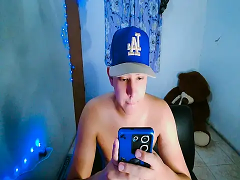 Snapshot of sweetboyxxx11 chatting on June 20, 2026, 1:30 am sweetboyxxx11 online show from June 20, 2026, 1:30 am