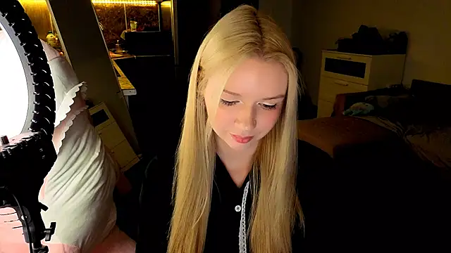 viyy online show from July 28, 2026, 8:52 pm