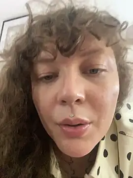antonellastonnn online show from June 13, 2026, 9:57 pm