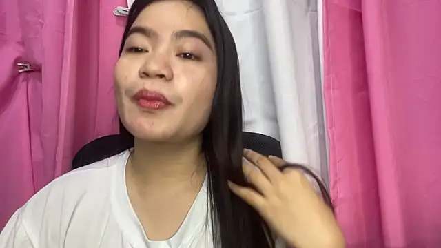 LouveniaDebeer online show from June 16, 2026, 1:25 pm
