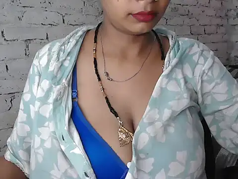 NottyMomo online show from June 17, 2026, 5:03 pm