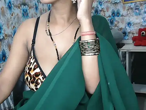 NottyMomo online show from July 31, 2026, 3:33 pm
