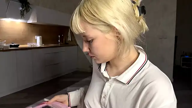 Emillema online show from June 16, 2026, 10:34 pm