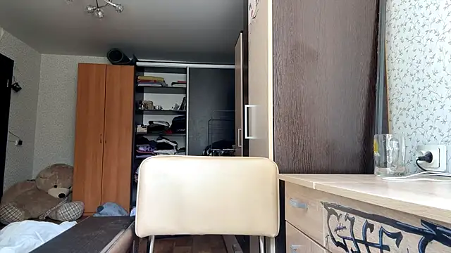 EllanFernandes online show from June 18, 2026, 9:14 am