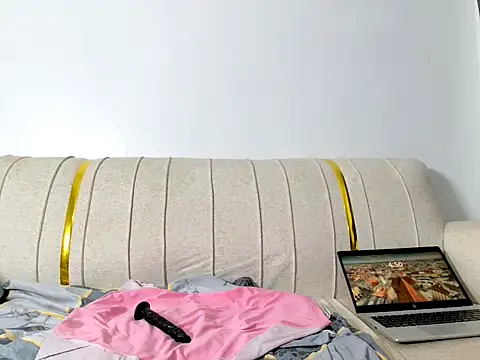 littlefrankie online show from June 20, 2026, 1:52 am