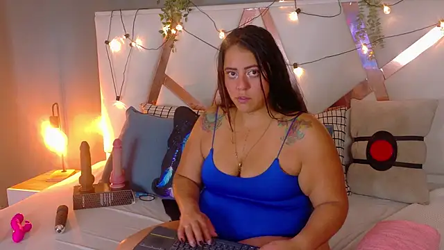Snapshot of ShelyEvans__ chatting on August 4, 2026, 12:03 am ShelyEvans online show from August 4, 2026, 12:03 am