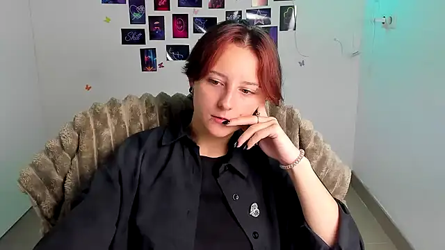 Snapshot of Dilara_Kiss_ chatting on August 3, 2026, 5:17 am Dilara Kiss online show from August 3, 2026, 5:17 am