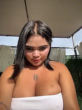 Snapshot of HoneyBunXXX chatting on July 3, 2026, 1:06 pm HoneyBunXXX online show from July 3, 2026, 1:06 pm