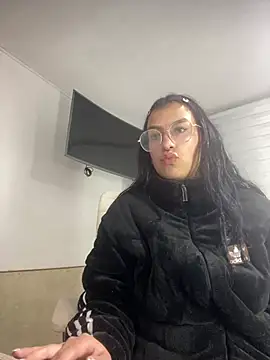 GabyLopez Pink online show from August 4, 2026, 3:21 am