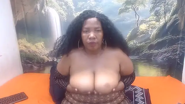 Snapshot of CURVYELEGANCExxx chatting on July 10, 2026, 3:25 pm CURVYELEGANCExxx online show from July 10, 2026, 3:25 pm