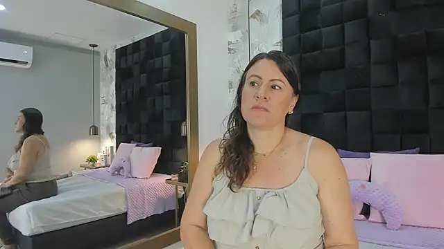 CharlotteG  online show from July 5, 2026, 1:29 pm