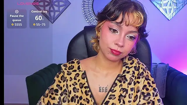 Honeyy Taylor online show from July 14, 2026, 2:12 pm