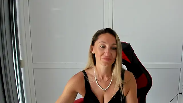 LilyDreamm online show from July 20, 2026, 6:28 am