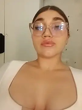 Violettvans3233 online show from June 19, 2026, 12:15 am