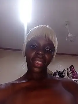 Snapshot of Highonmoglie chatting on June 18, 2026, 8:57 pm Highonmoglie online show from June 18, 2026, 8:57 pm