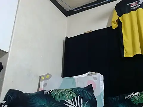 creamyslender23 online show from July 15, 2026, 8:14 pm