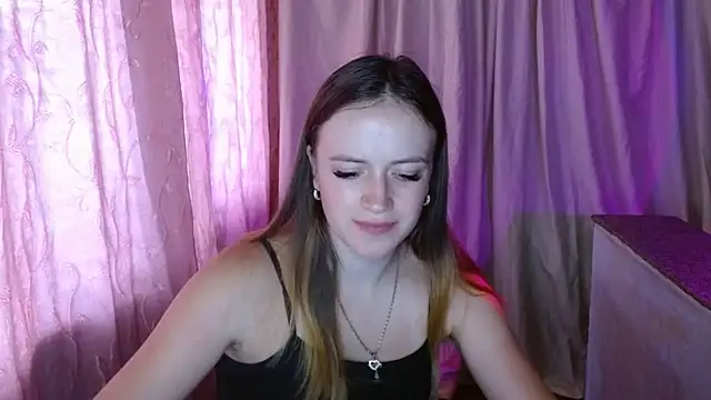 ElinaStar00 online show from July 6, 2026, 9:39 am