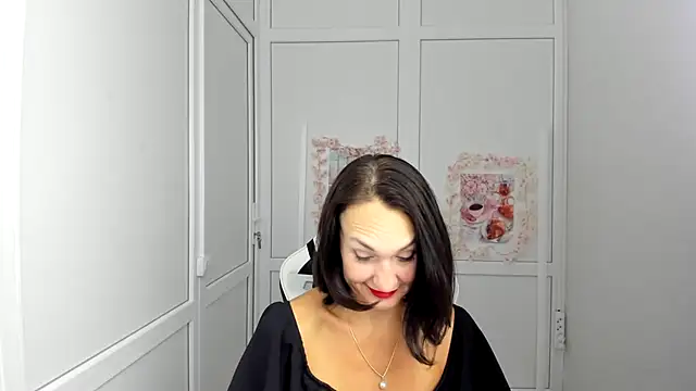 Snapshot of OliviaKateee chatting on July 17, 2026, 12:23 pm OliviaKateee online show from July 17, 2026, 12:23 pm