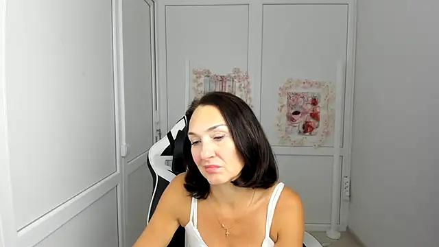 Snapshot of OliviaKateee chatting on July 18, 2026, 12:20 pm OliviaKateee online show from July 18, 2026, 12:20 pm