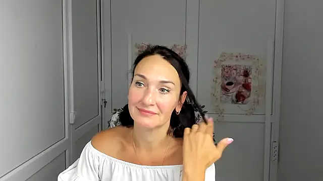 Snapshot of OliviaKateee chatting on August 6, 2026, 12:18 pm OliviaKateee online show from August 6, 2026, 12:18 pm