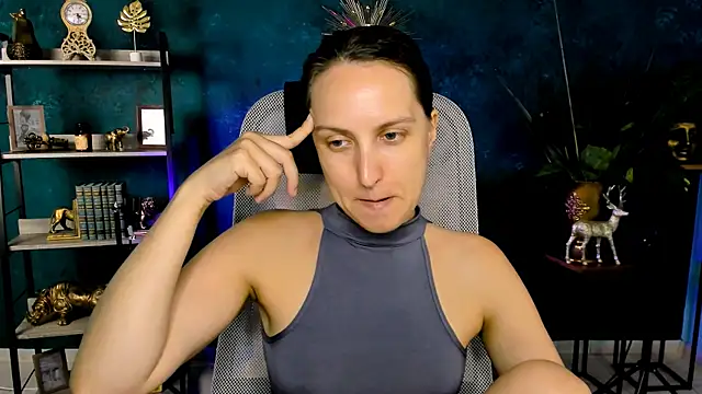 Snapshot of ErinWise chatting on August 9, 2026, 8:30 am ErinWise online show from August 9, 2026, 8:30 am