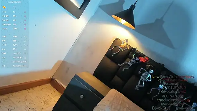 love amor  online show from October 5, 2025, 7:45 pm